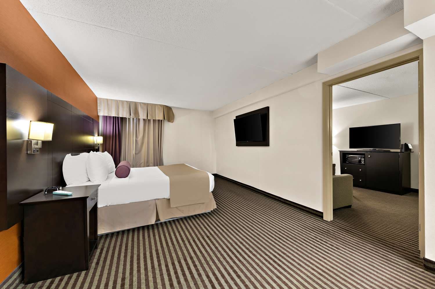 Best Western Plus Toronto North York Hotel & Suites 3