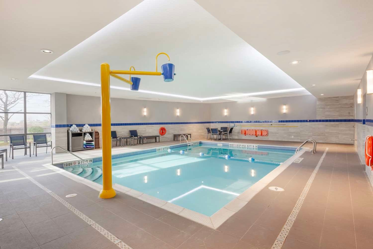 GLō Best Western Mississauga Corporate Centre 4