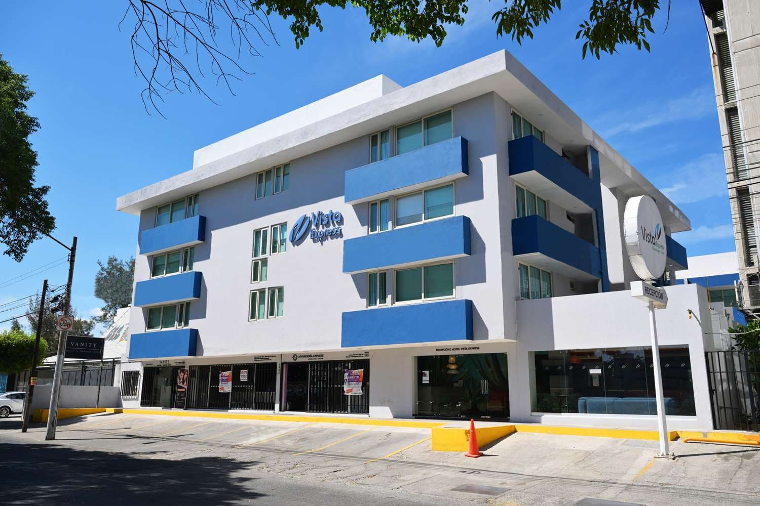 Vista Express Guadalajara Expo SureStay Collection by BW