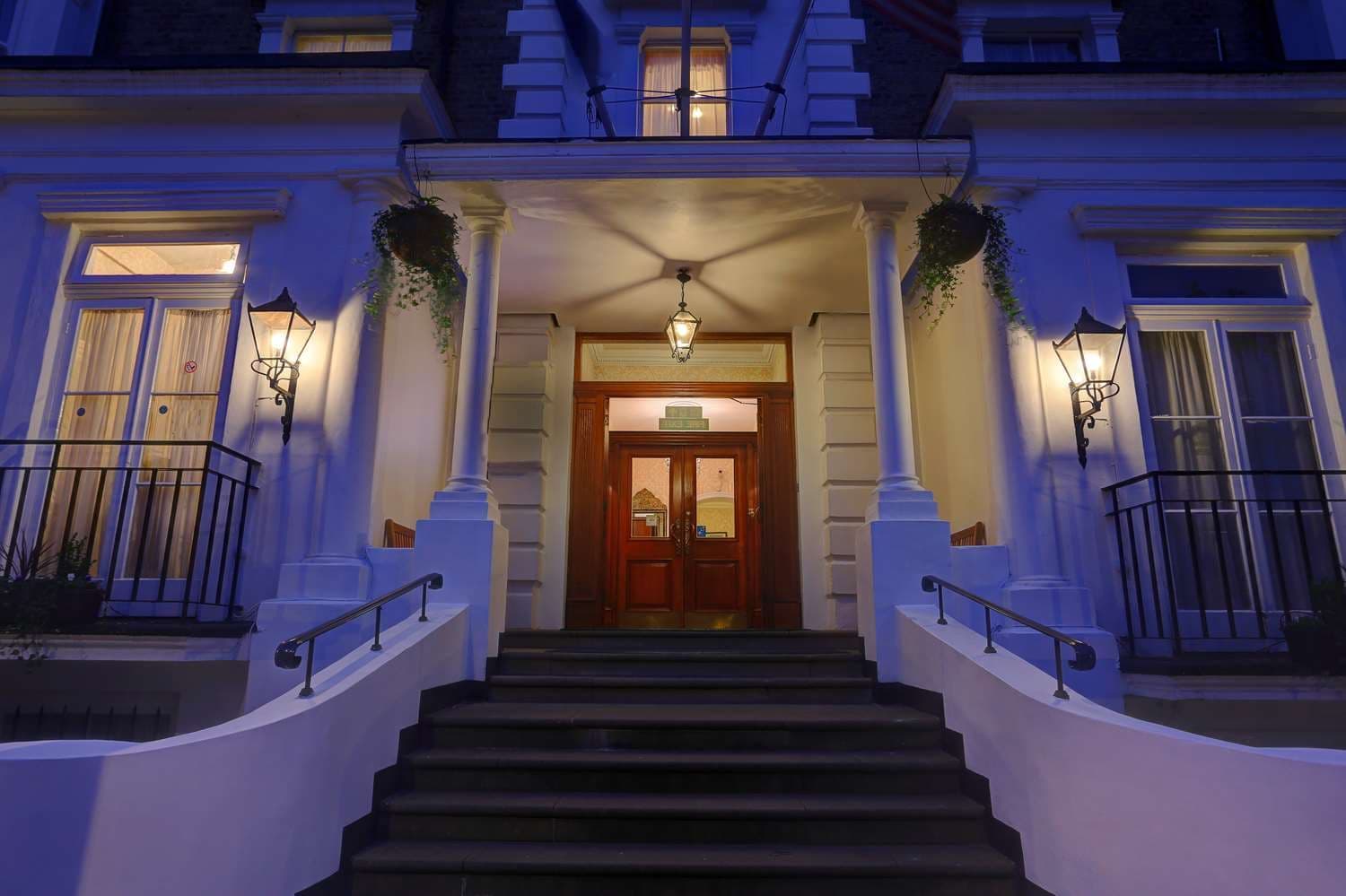 Best Western Swiss Cottage Hotel 5