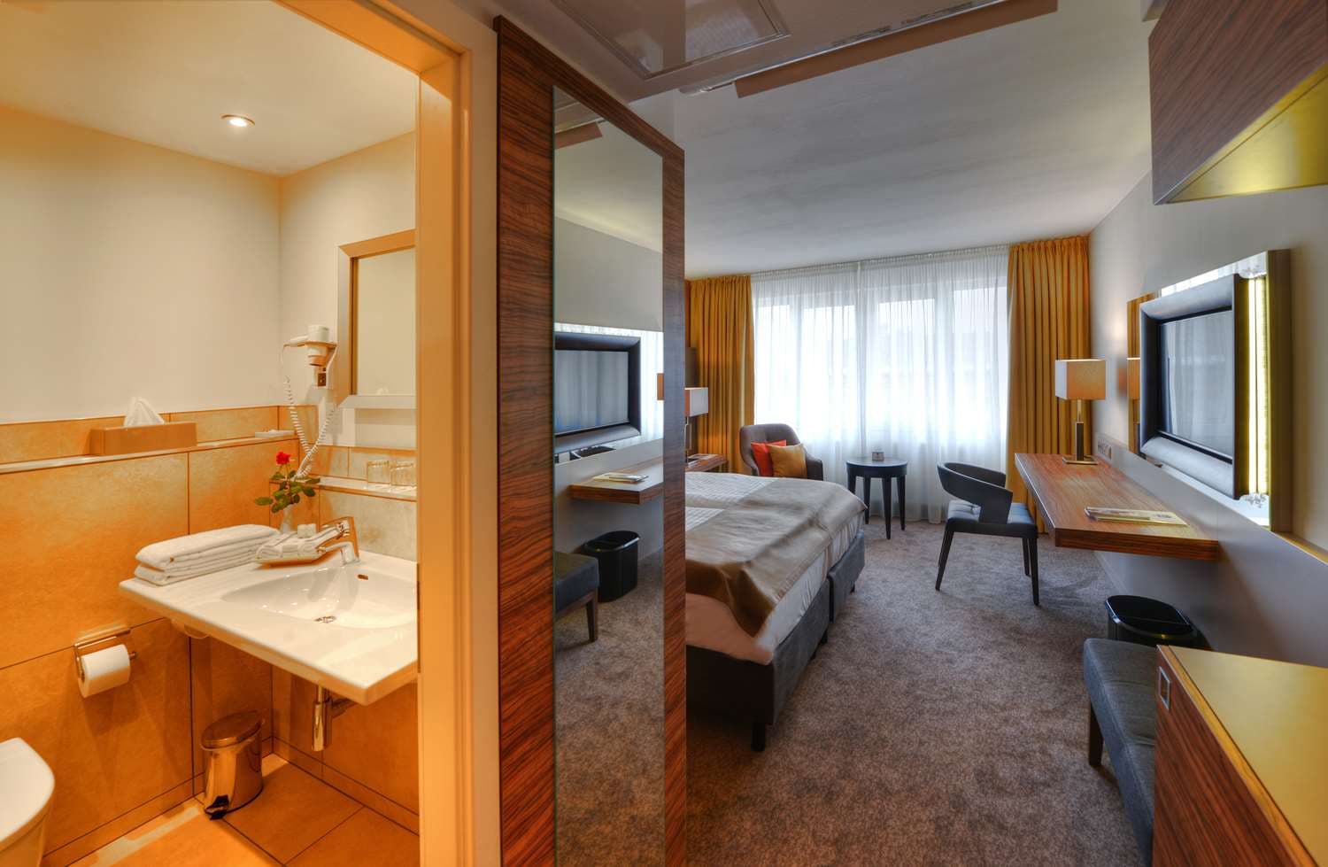Best Western Plus Delta Park Hotel 5