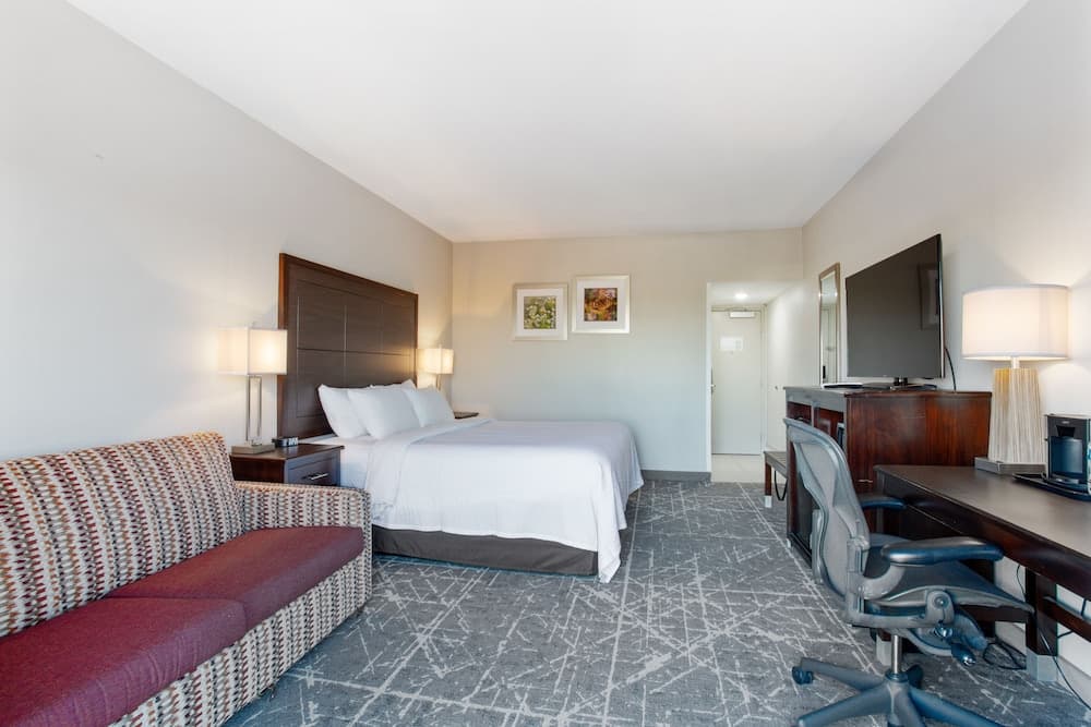 Orangewood Inn & Suites Kansas City Airport 4