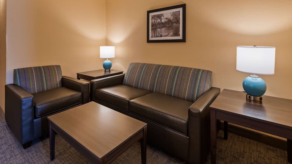 Best Western East Towne Suites 5
