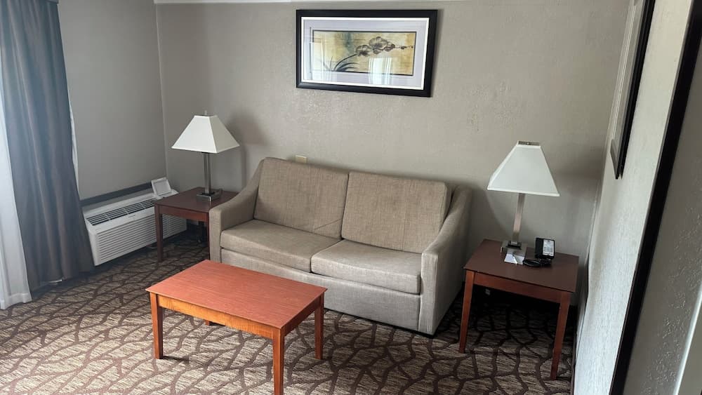 AmericInn by Wyndham Grand Rapids Airport North 5
