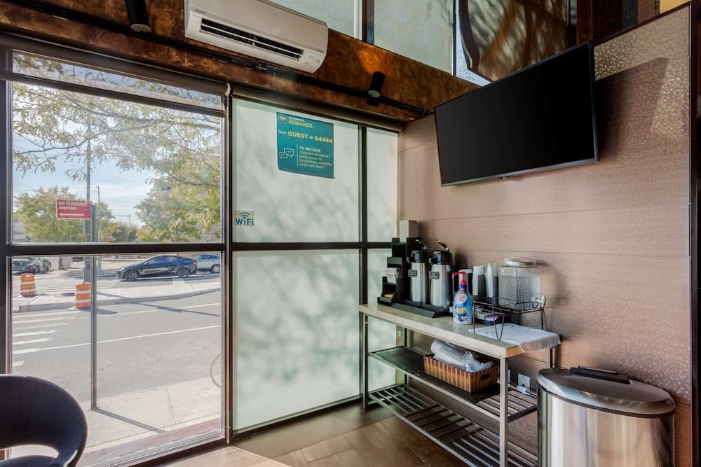 Best Western Plus Brooklyn Bay Hotel 4