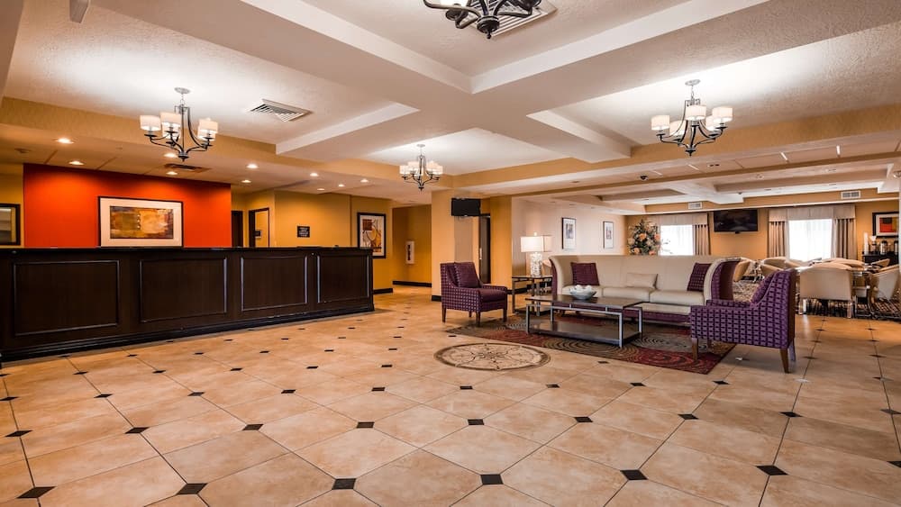 Best Western Plus Airport Inn & Suites 2