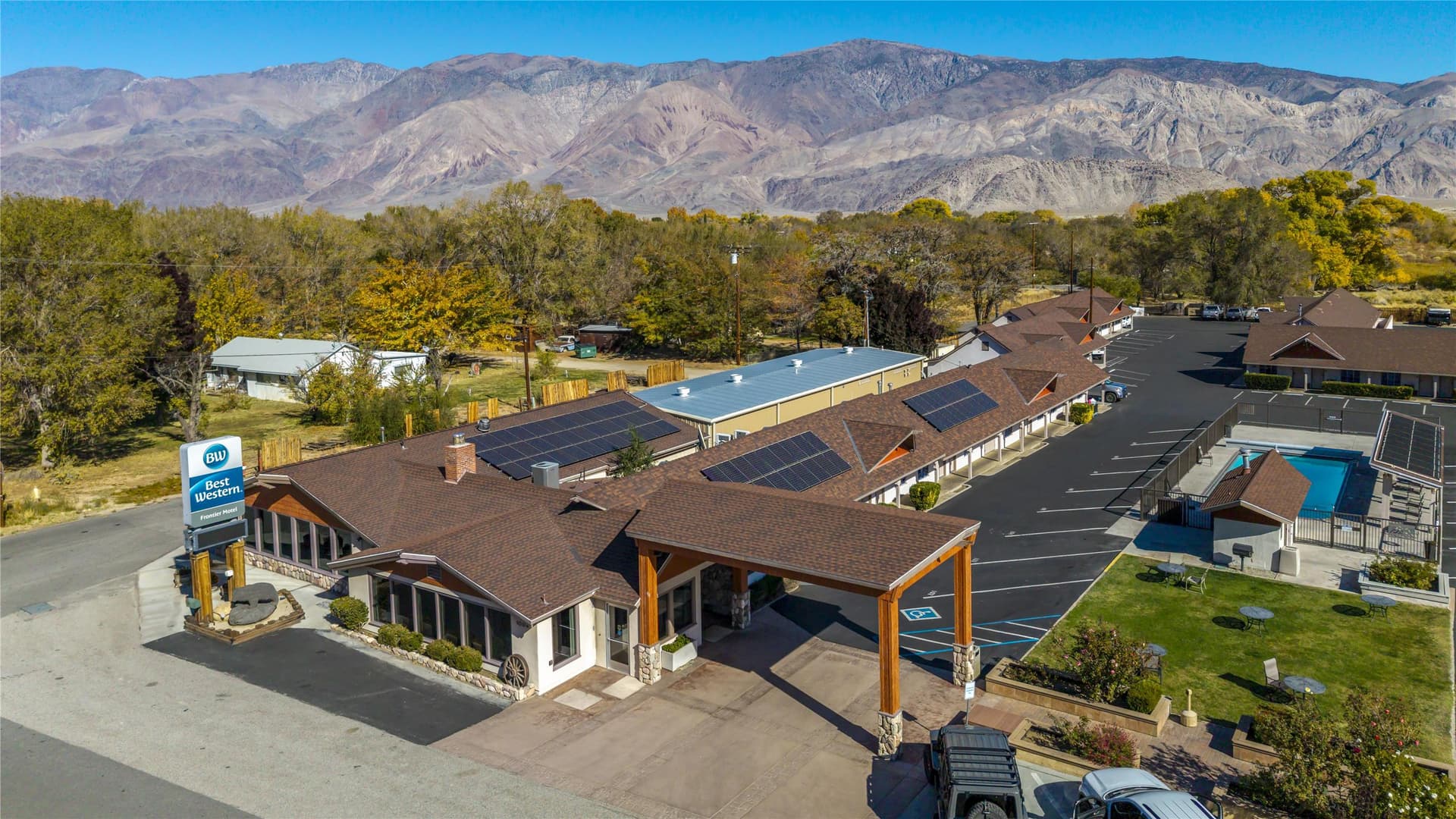 Best Western Plus Frontier Motel 4