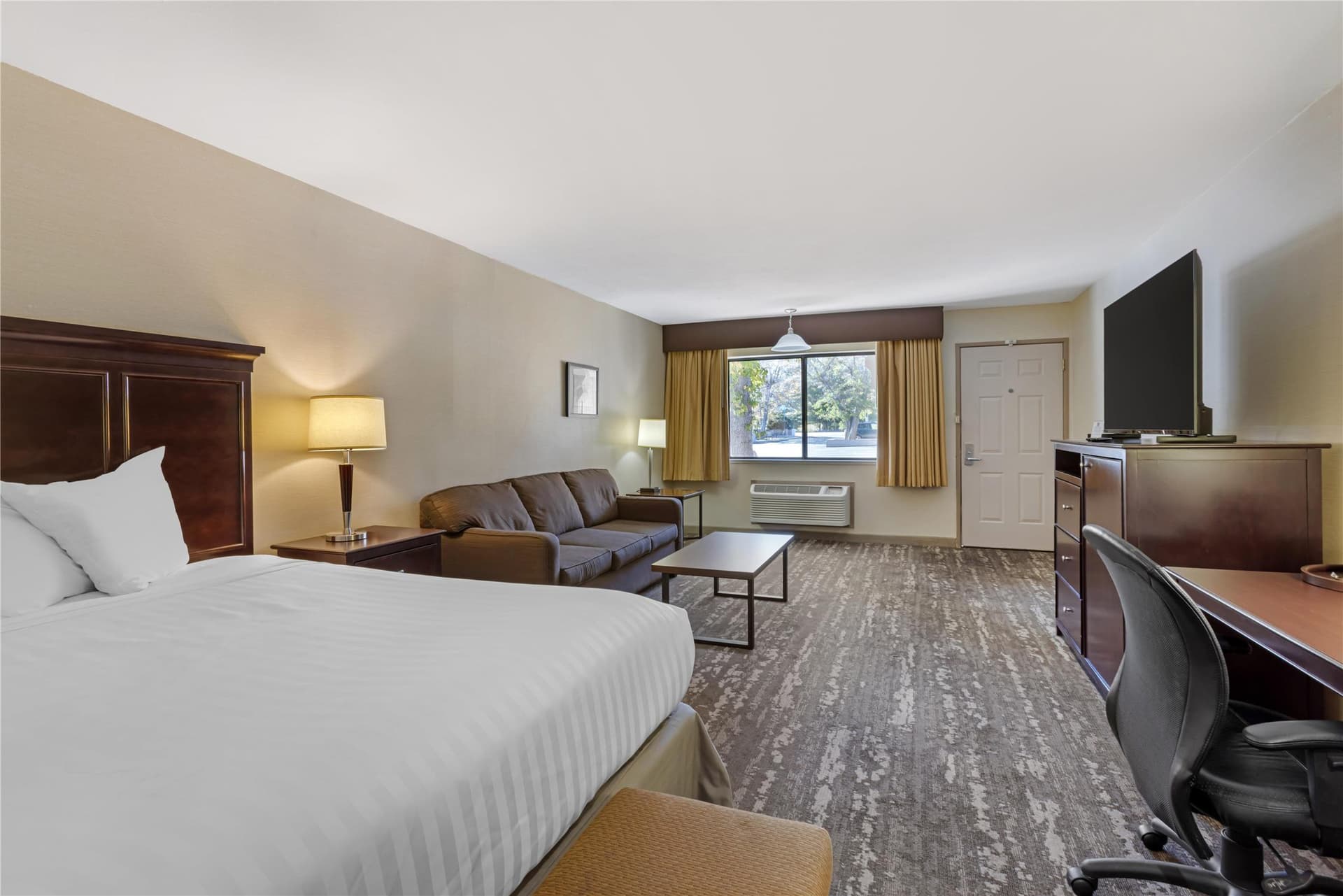 Best Western Plus Frontier Motel 2