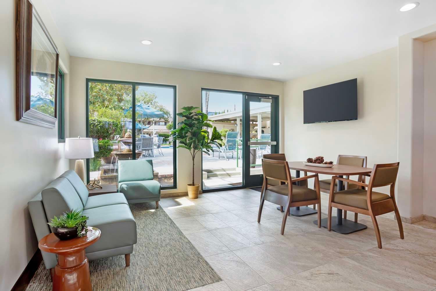 Best Western Plus Black Oak 4