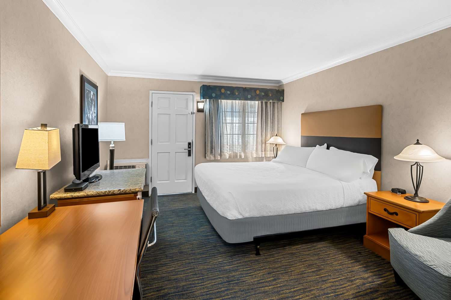 Best Western University Lodge 4