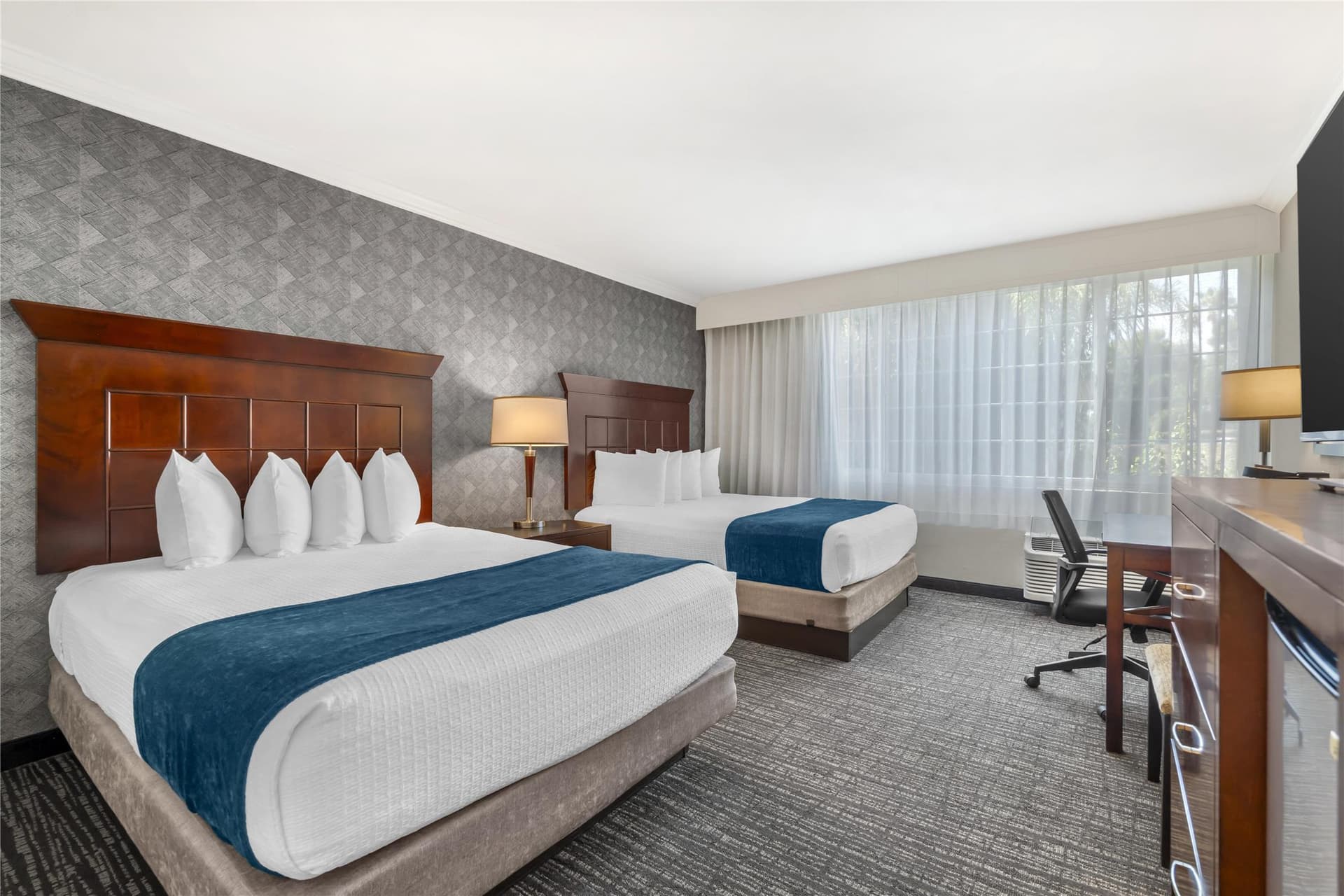 Best Western Plus Carriage Inn 4