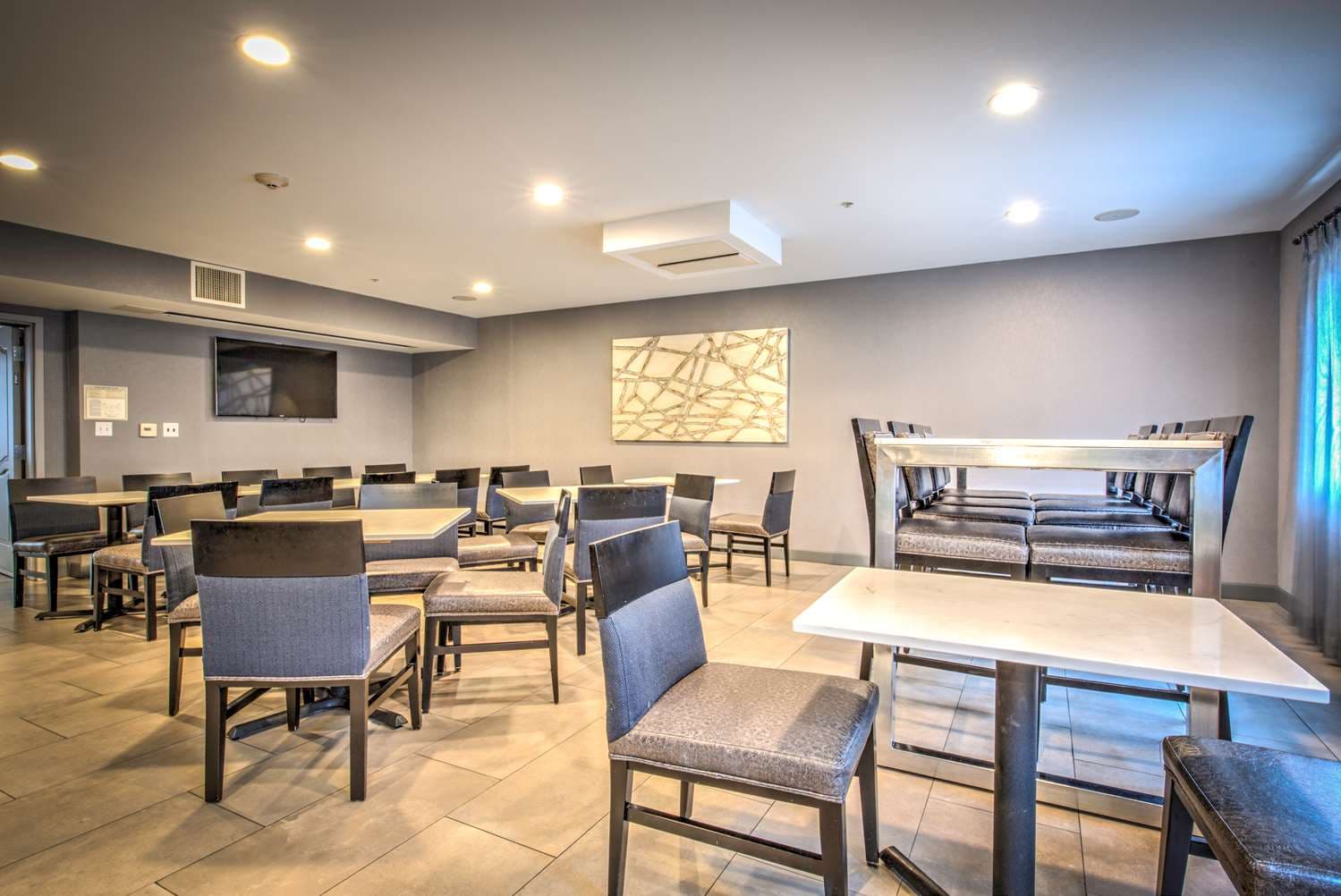 Best Western Plus Media Center Inn & Suites 3