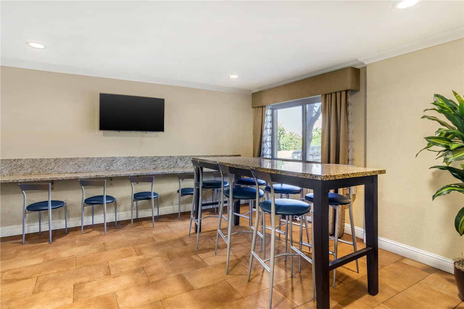 Best Western Plus Pleasanton Inn 4