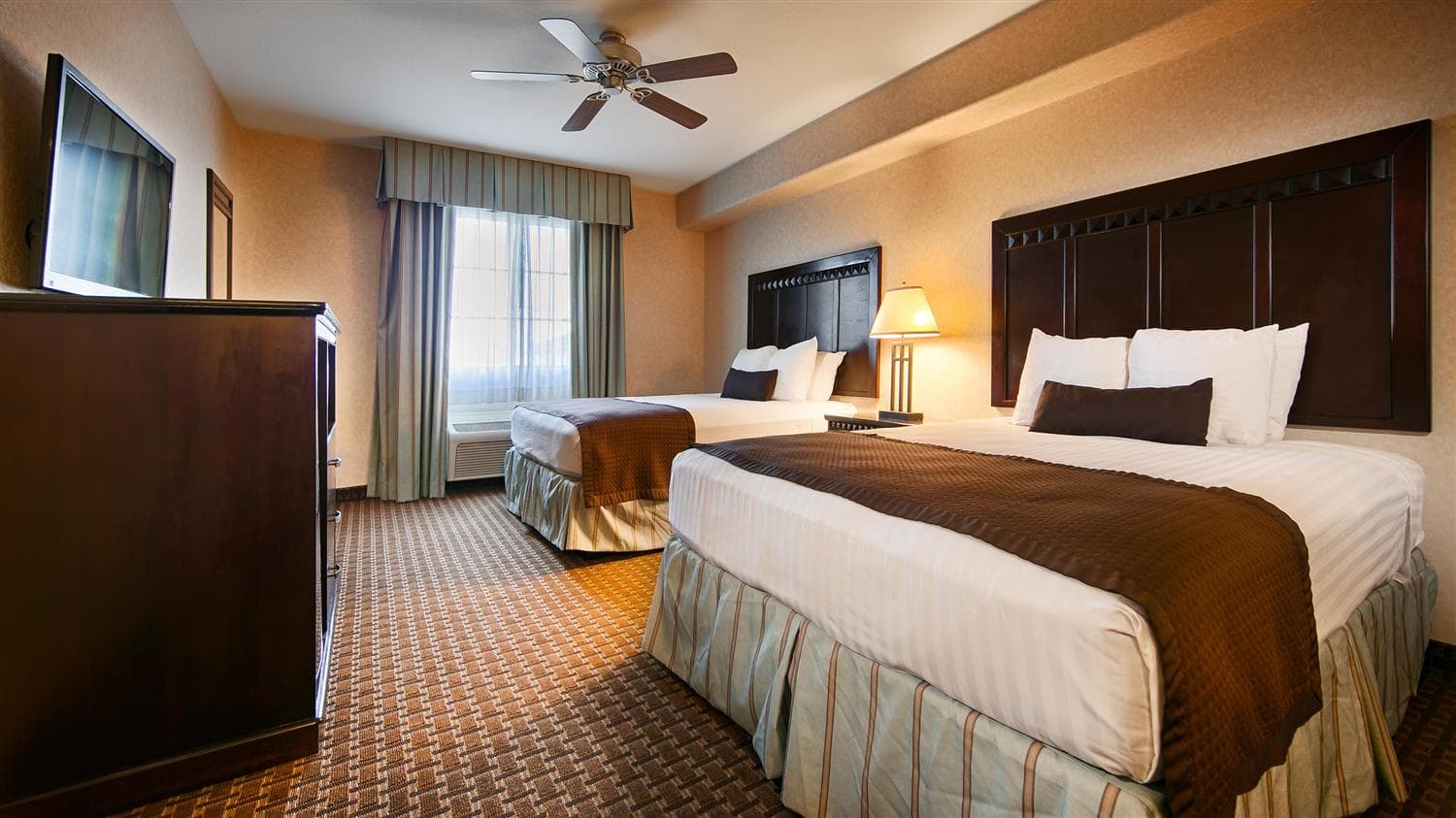 Best Western Plus Main Street Inn 4
