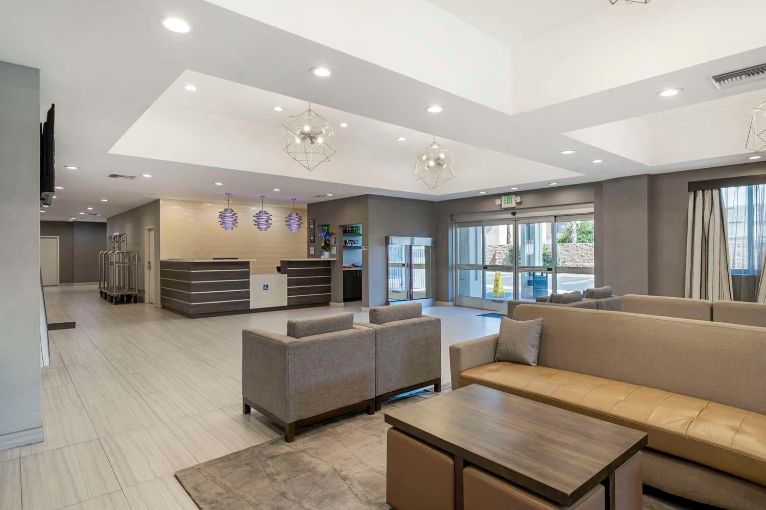 Best Western Plus Gardena Inn & Suites 4