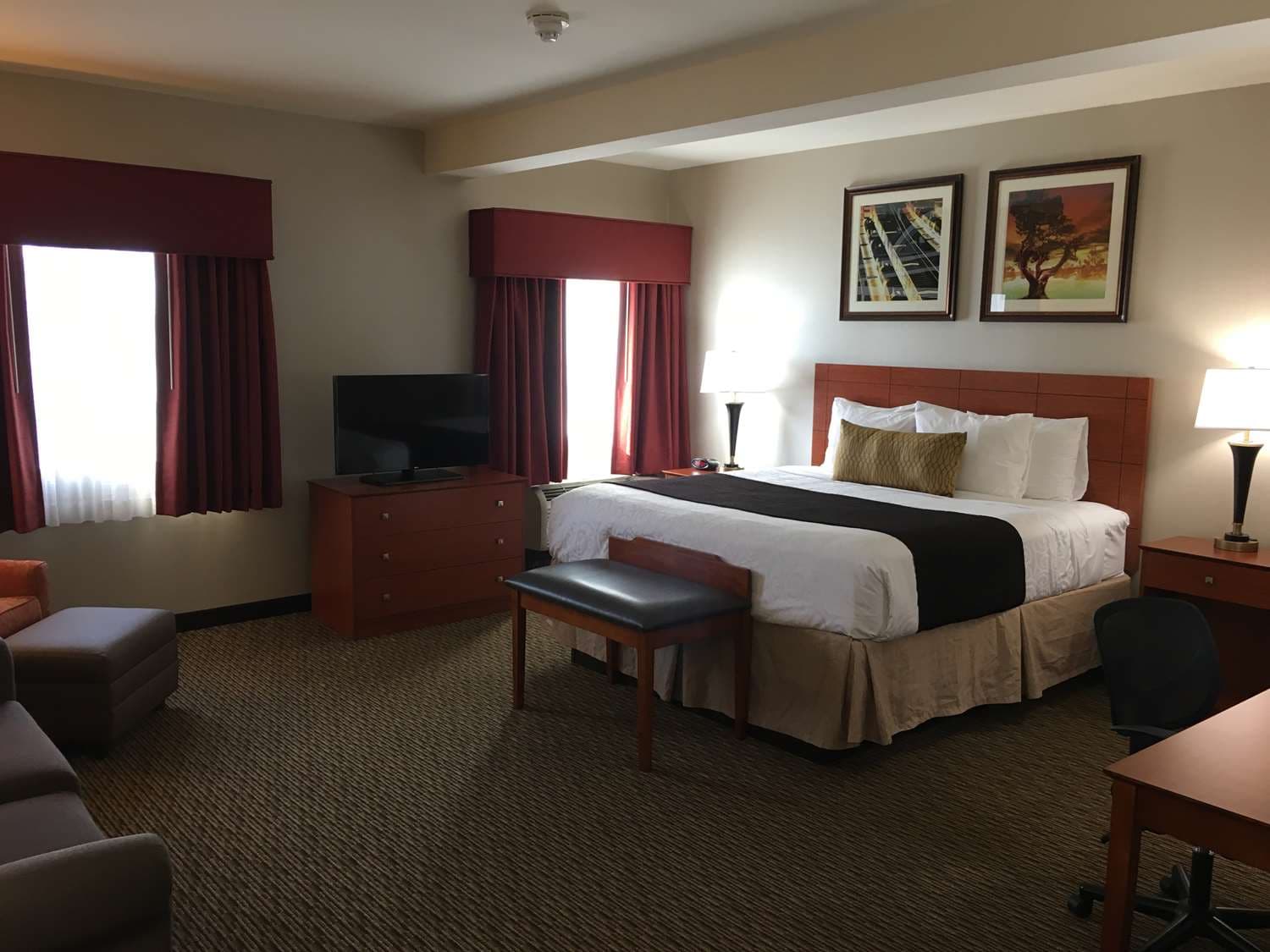 Best Western Plus Arrowhead Hotel 3