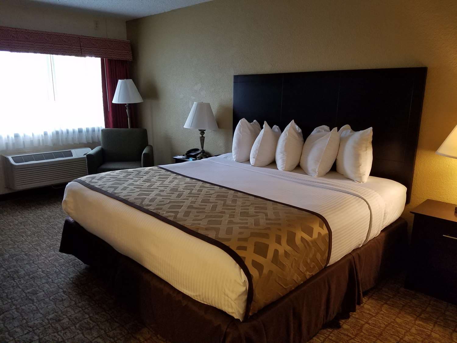Best Western Crossroads Inn 4