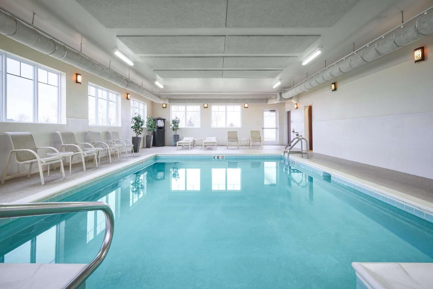 Green Mill Village Hotel & Suites, BW Signature Collection 2