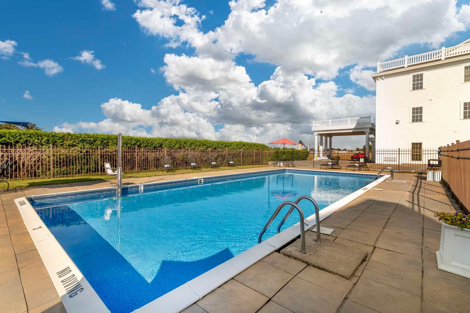 Best Western White House Inn 2
