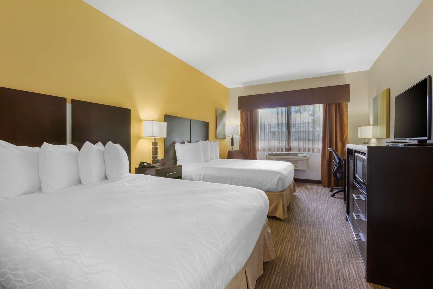 Best Western Plus The Four Corners Inn 3