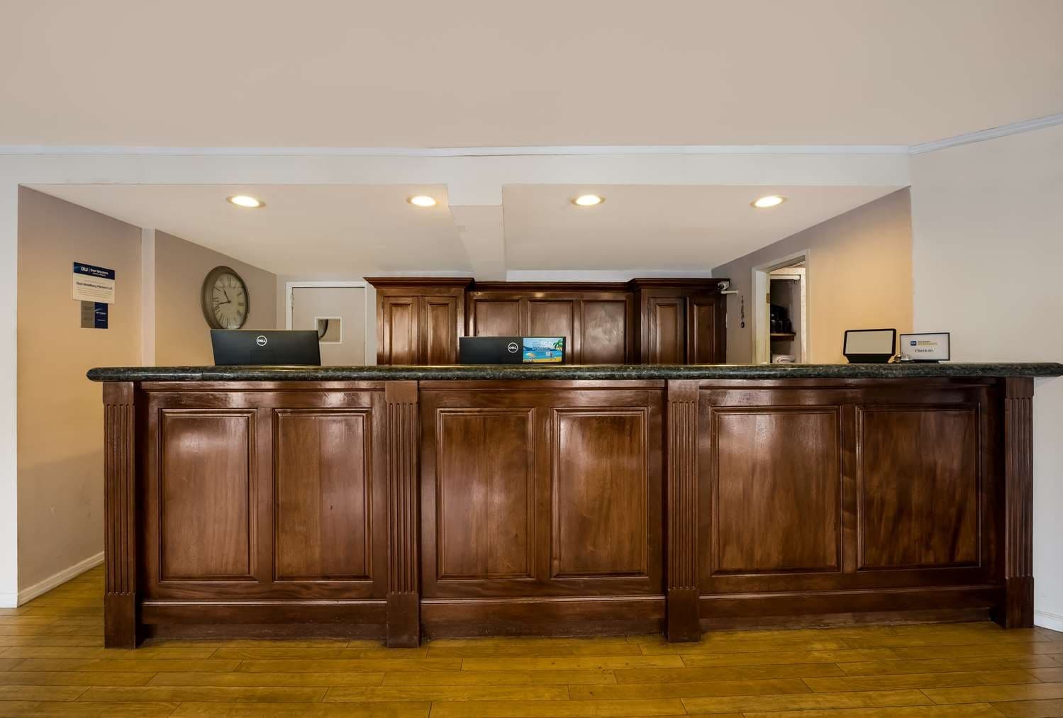 SureStay Plus by Best Western Woodbury Inn 5