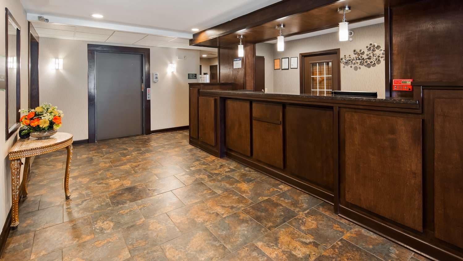 Best Western Crown Inn & Suites 3
