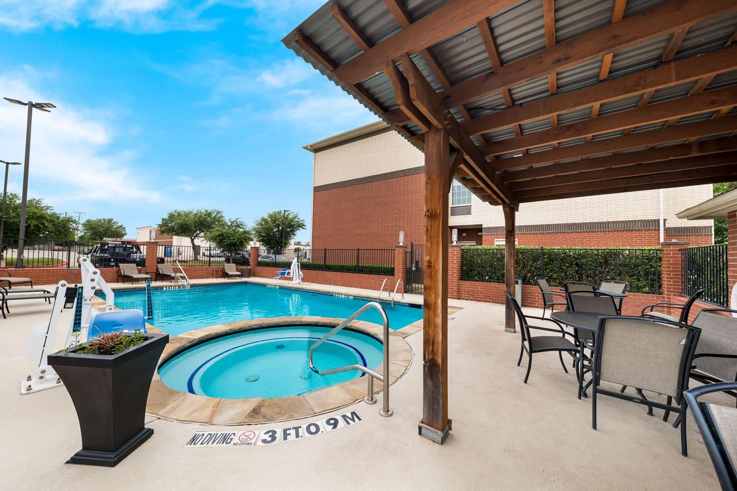 Best Western Plus Lake Dallas Inn & Suites 2