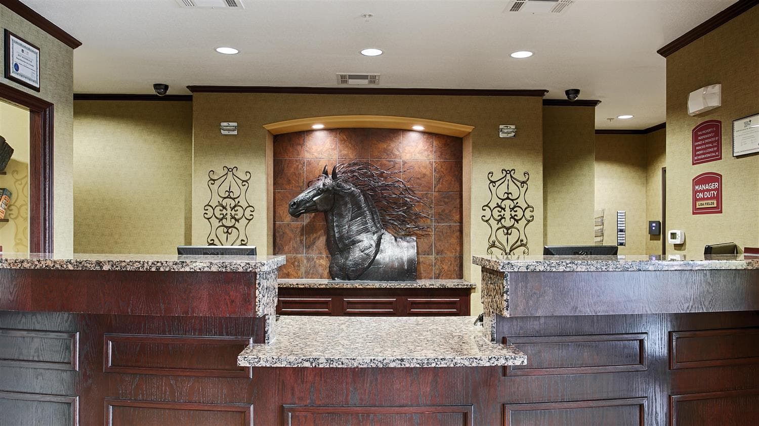 Best Western Plus Royal Mountain Inn & Suites 2
