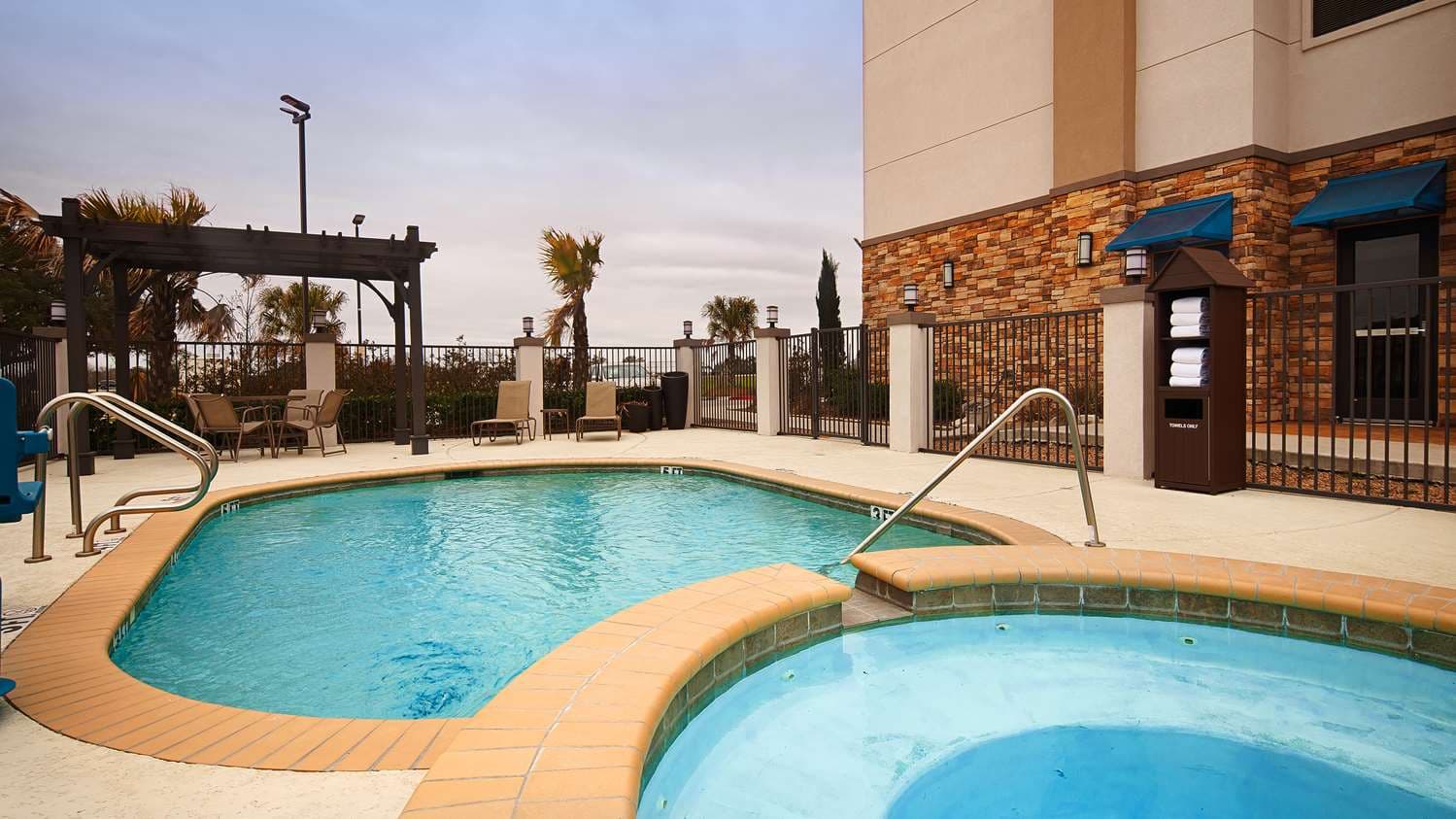 Best Western Plus Flatonia Inn 5