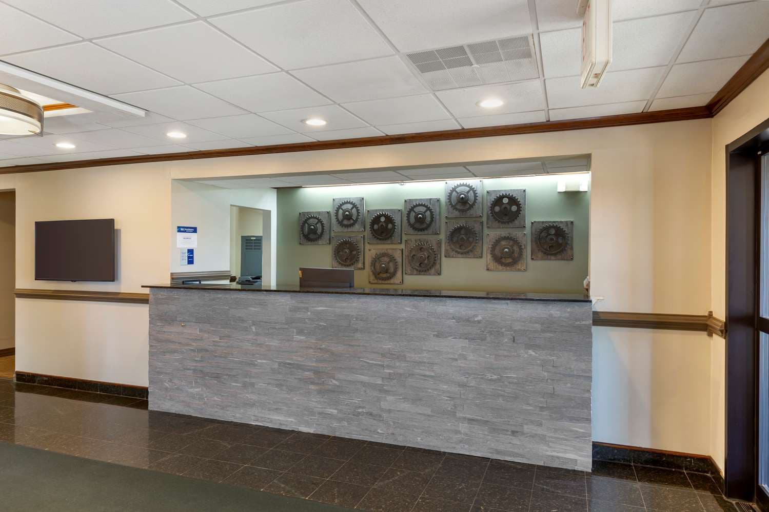 Best Western Plus South Hill Inn 3