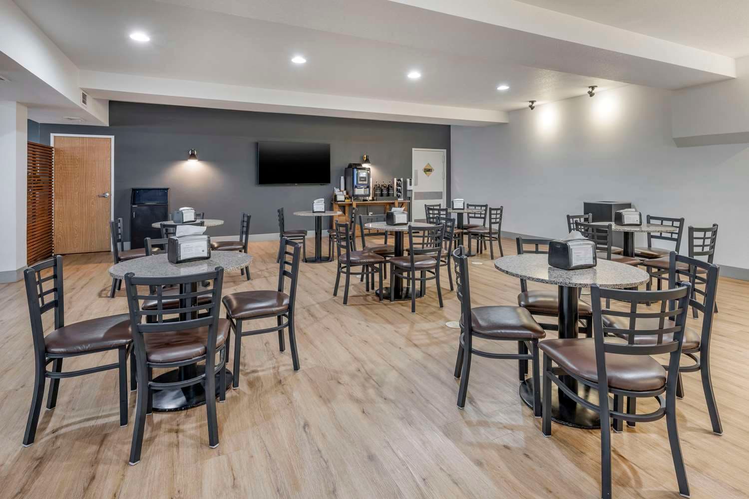 Best Western Plus Peppertree Airport Inn 3