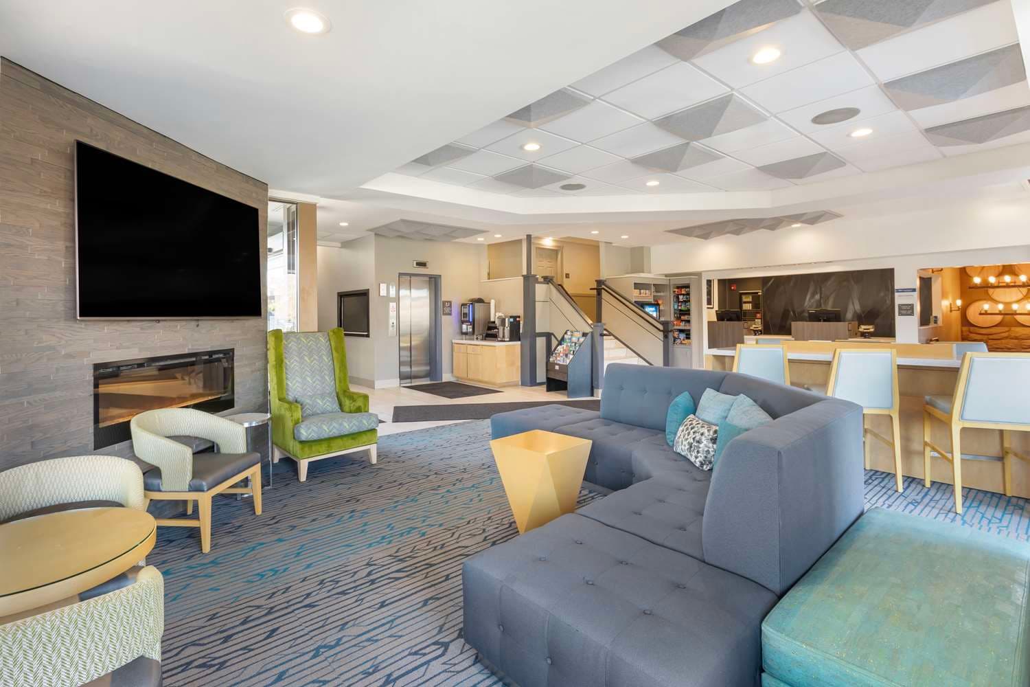 Best Western Plus Milwaukee West 2