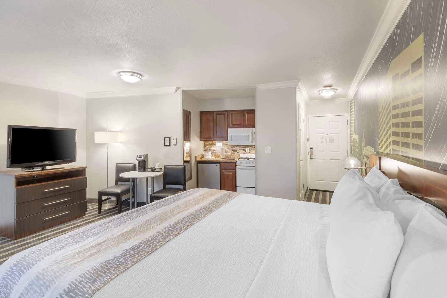 Best Western Plus Milwaukee West 3