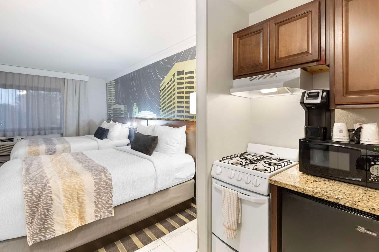 Best Western Plus Milwaukee West 4
