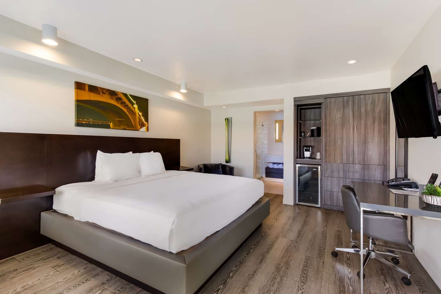 SureStay Plus Hotel by Best Western Tempe University 4