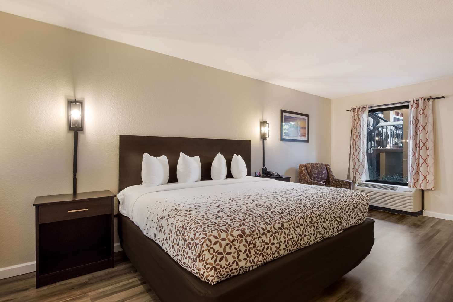 SureStay Hotel by Best Western St. Pete Clearwater Airport 4
