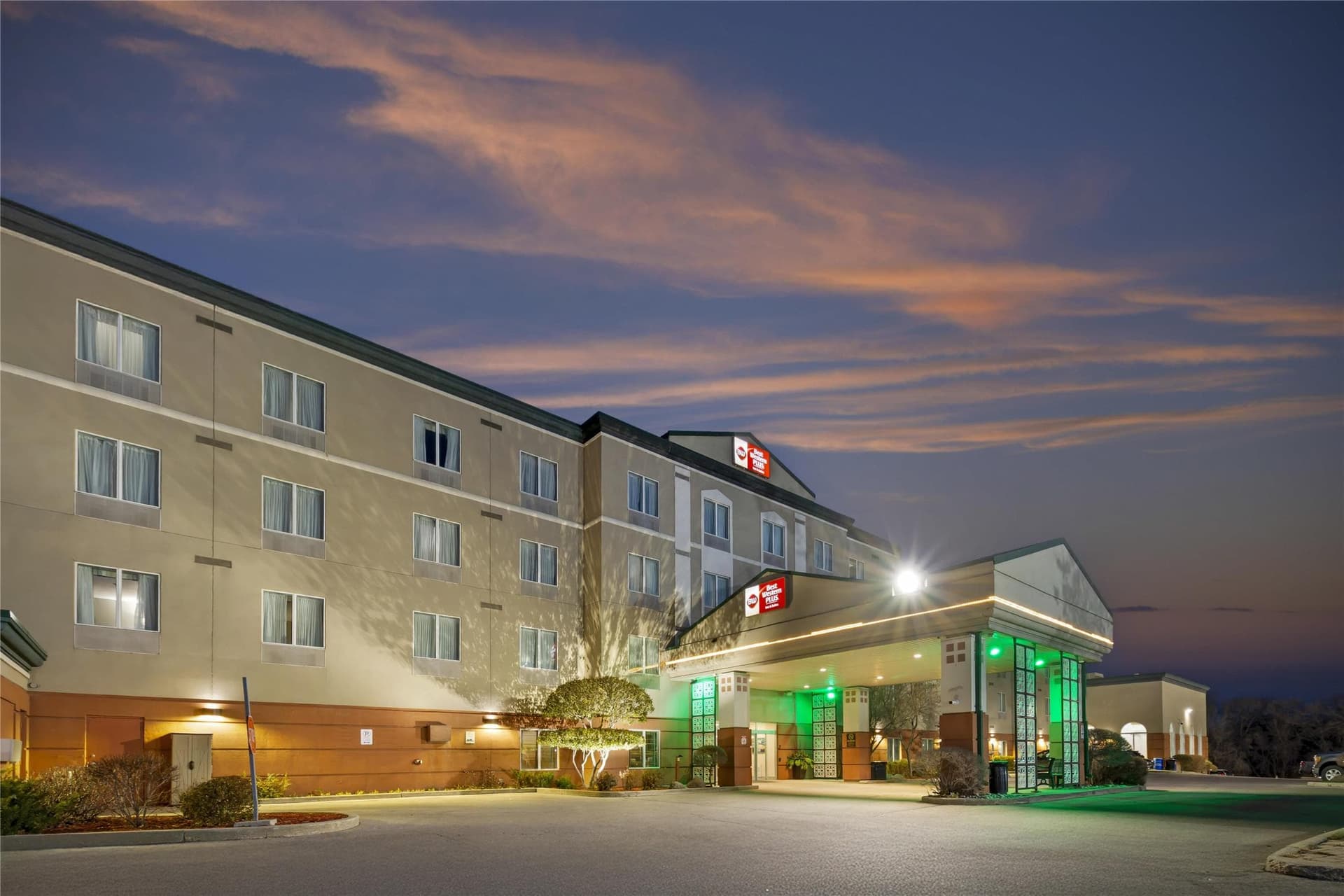 Best Western Plus Pembina Inn & Suites 4